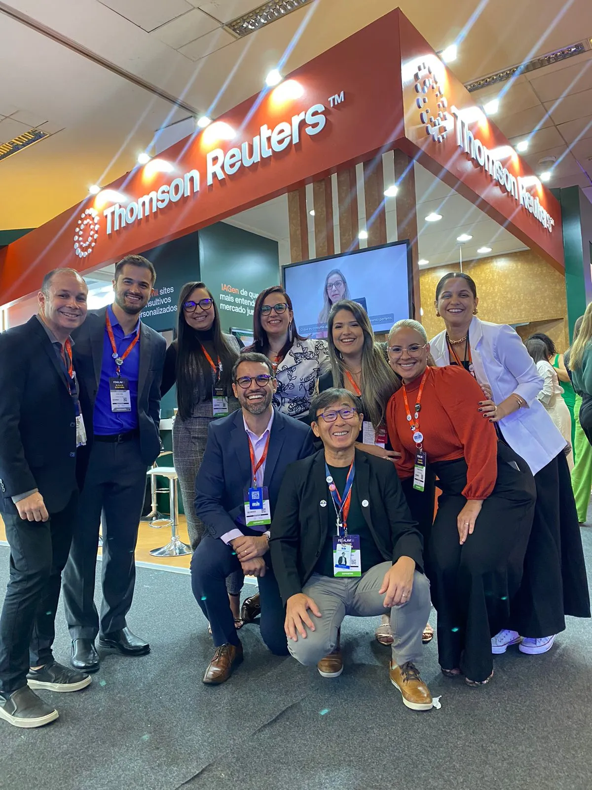 Time da MSM LAWARE TECH no estande da Thomson Reuters